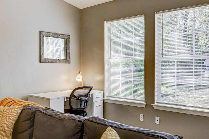 Building Photo - 309 Cactus St