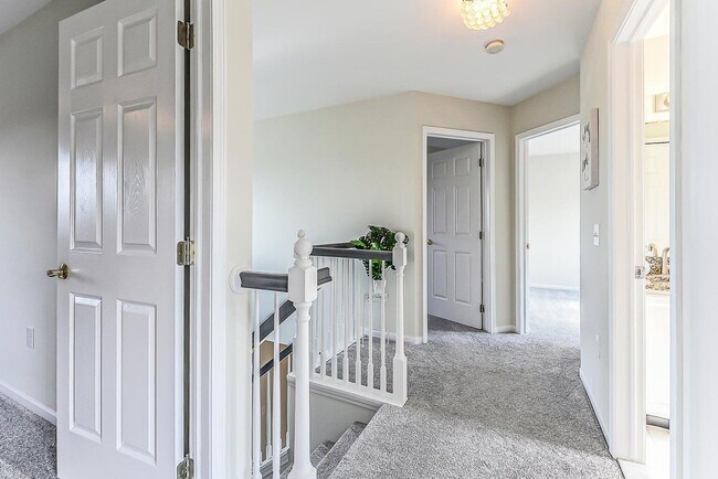 Building Photo - 2400 Rockport Ct