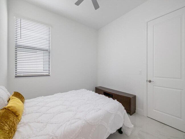 Building Photo - 12442 SW Lunata Way