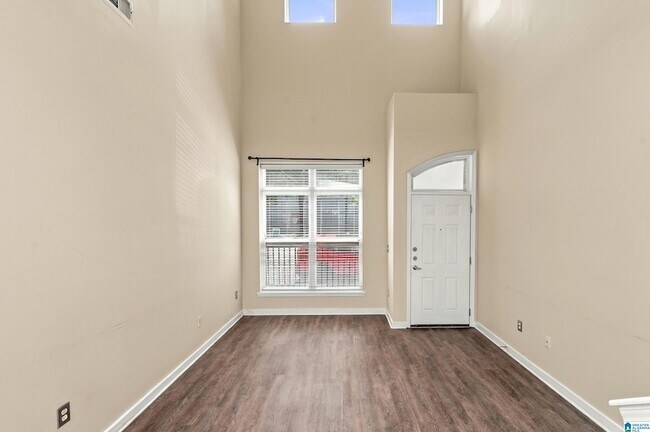 Building Photo - 2020 5th Ave S