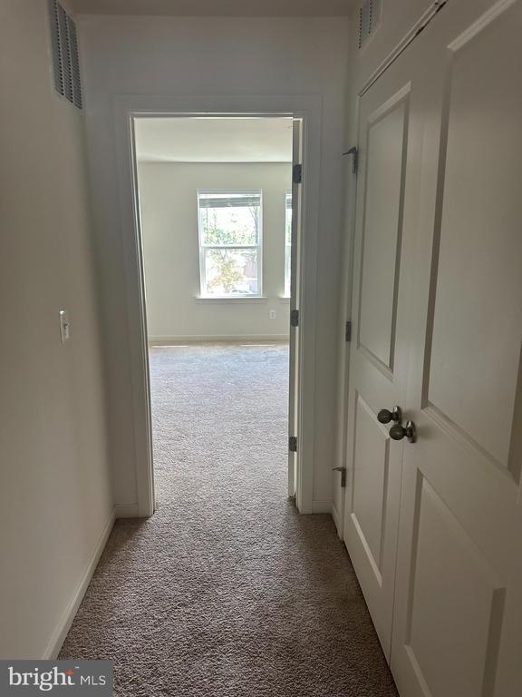 Building Photo - 423 Snowberry Ln