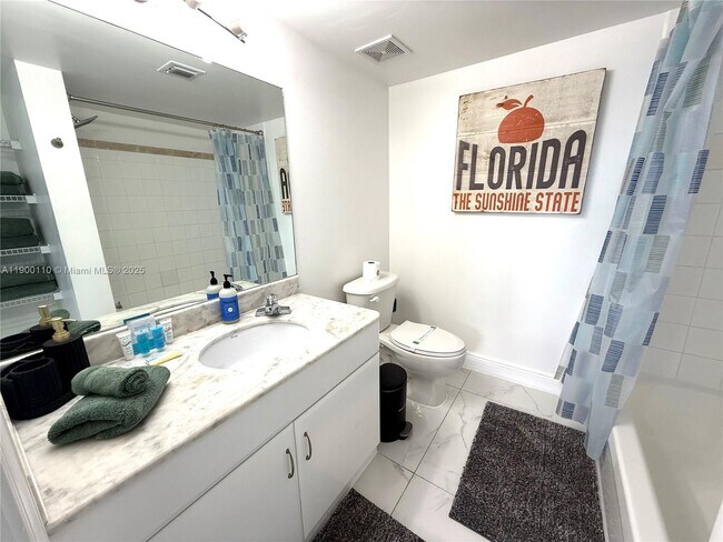 Building Photo - 1200 Brickell Bay Dr