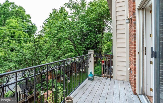 Building Photo - 1601 Colonial Hills Dr