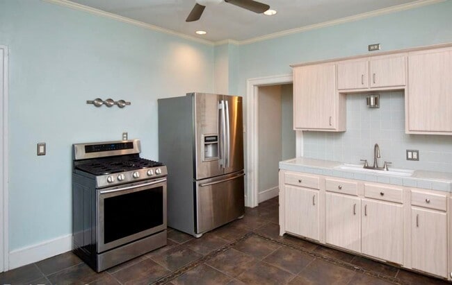 Building Photo - 2141 Seminole St