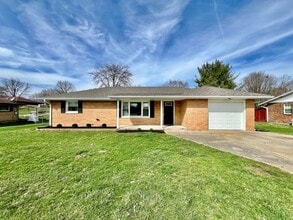 Building Photo - Newly remodeled, furnished home Trenton, Ohio