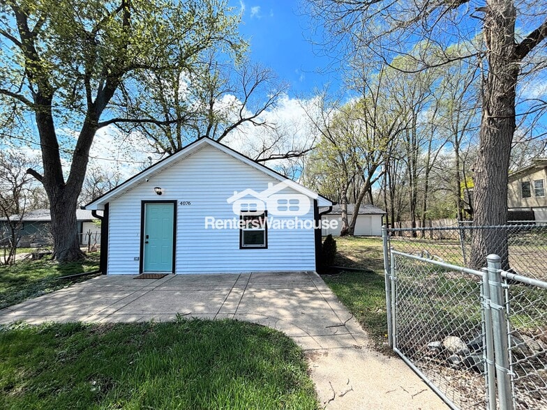 Building Photo - 4076 Indianola Ave