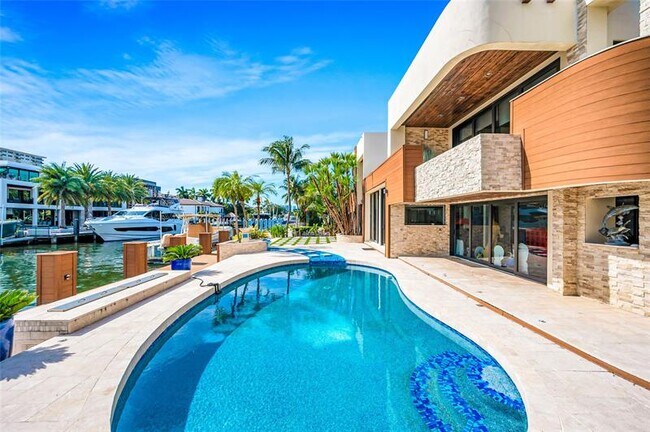 Building Photo - 2626 Castilla Isle