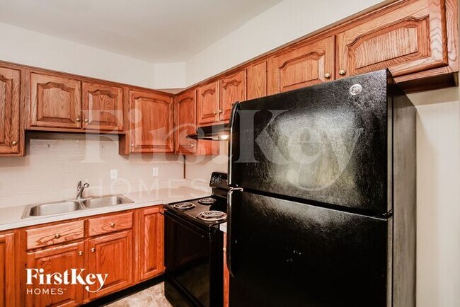 Building Photo - 667 E Edgewood Ave