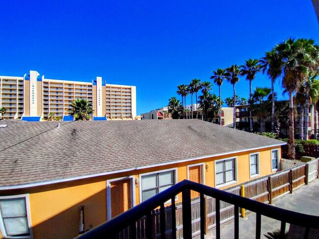 Building Photo - 115 E Coronado Dr