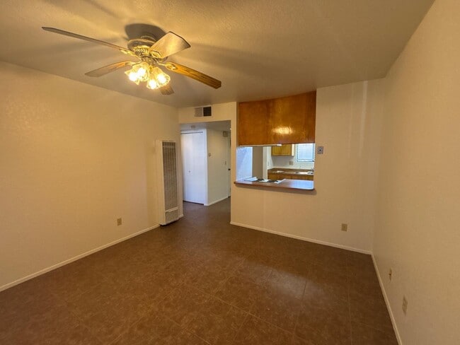 Building Photo - 840 S Main St