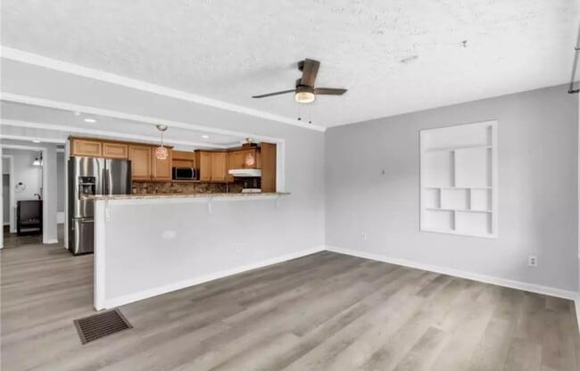 Building Photo - 5409 Sumac Cir