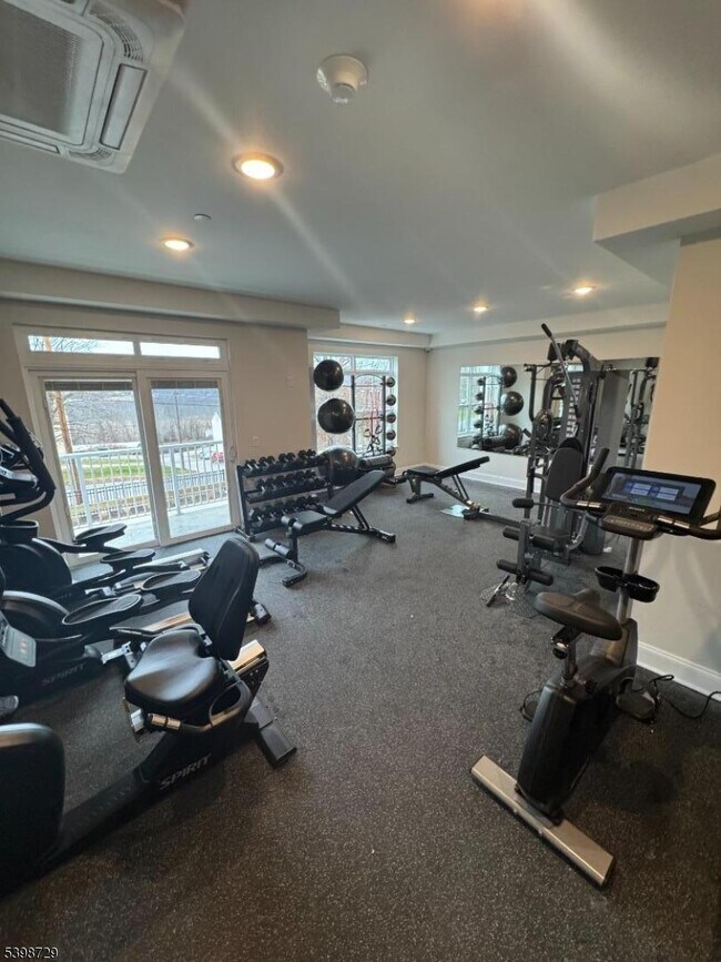 Building Photo - 7 Theta Dr