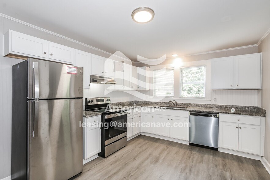 Building Photo - 2222 Harding Rd