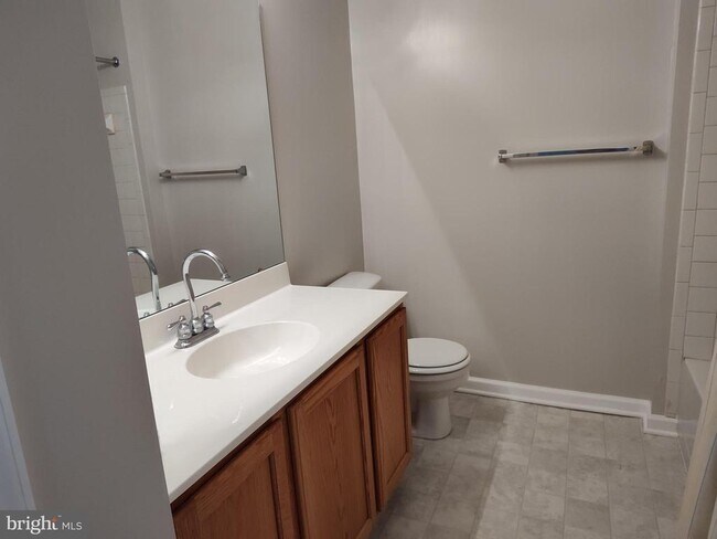 Building Photo - 5032 Finsbury Rd