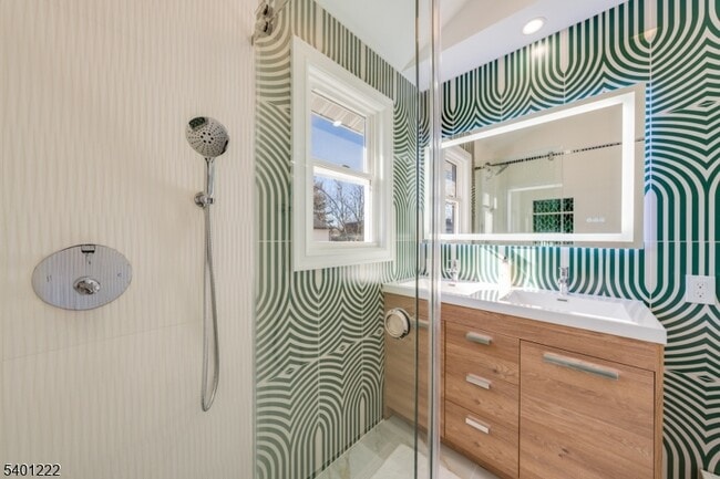 Building Photo - 21 Lombardy Pl