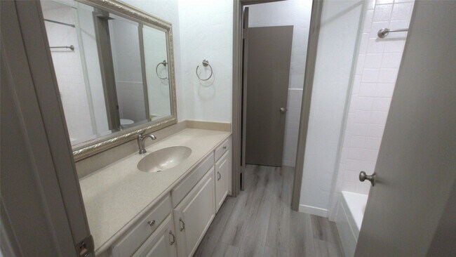 Building Photo - 2400 N Braeswood Blvd
