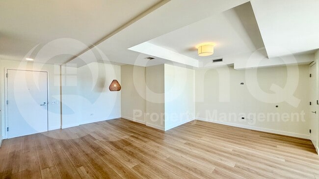 Building Photo - 7157 E Rancho Vista Dr