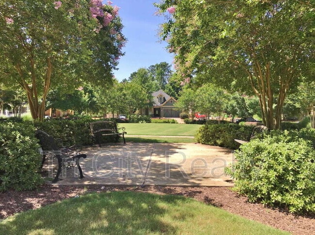 Building Photo - 113 Macalester Dr