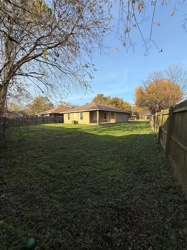 Building Photo - 1205 Thompson St