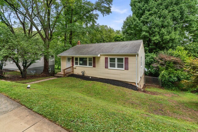 Building Photo - 18 Grandin Cir