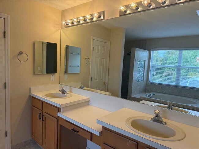 Building Photo - 9212 Meadow Ln Ct