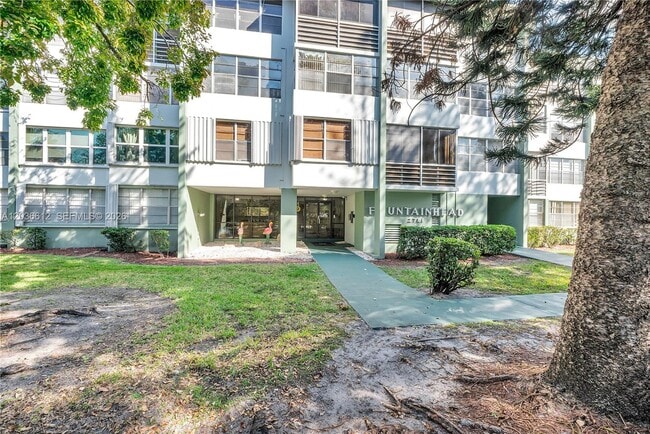 Building Photo - 2781 Taft St
