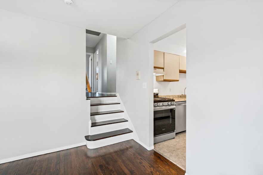 Building Photo - 15 Hillcrest Ave