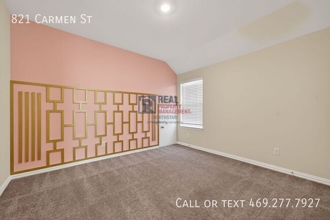 Building Photo - 821 Carmen St