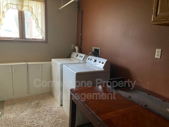 Building Photo - 1404 College St