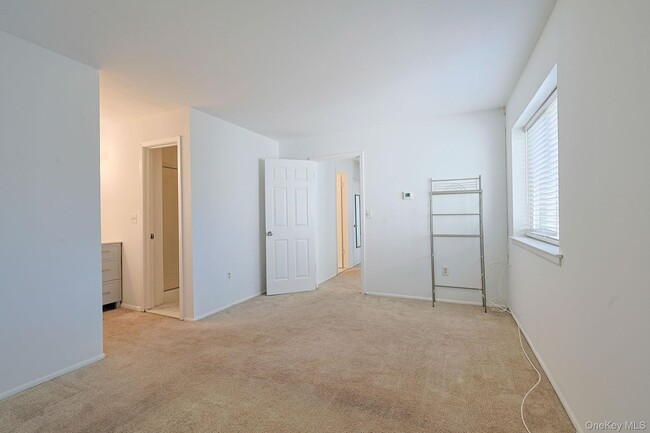 Building Photo - 25 Pierces Rd