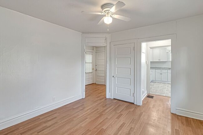 Building Photo - Renovated Upstairs 2-Bedroom, 2-Bath Apartment in Prime Downtown Location with 2 Office Spaces!