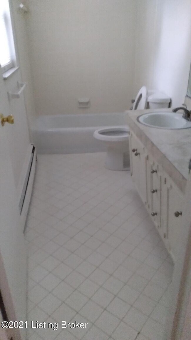 Building Photo - 246 Chenoweth Ln