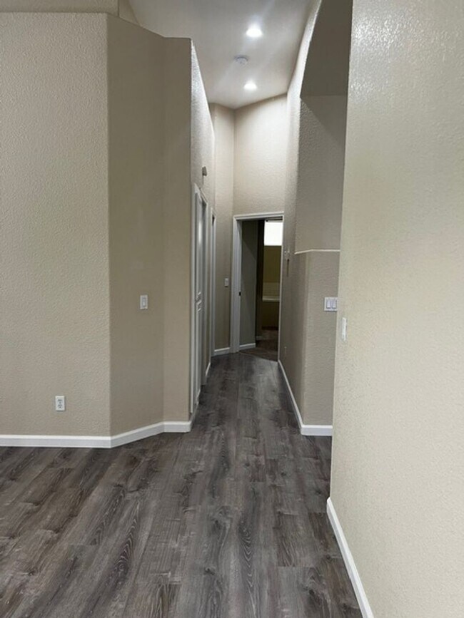 Building Photo - Desired Two Story 3 Bedroom 2.5 Bath Petal...