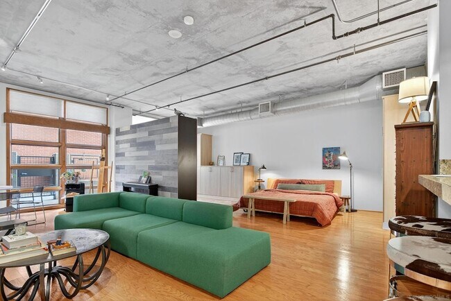 Building Photo - 877 Island Ave