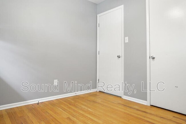 Building Photo - 819 Hadley Rd