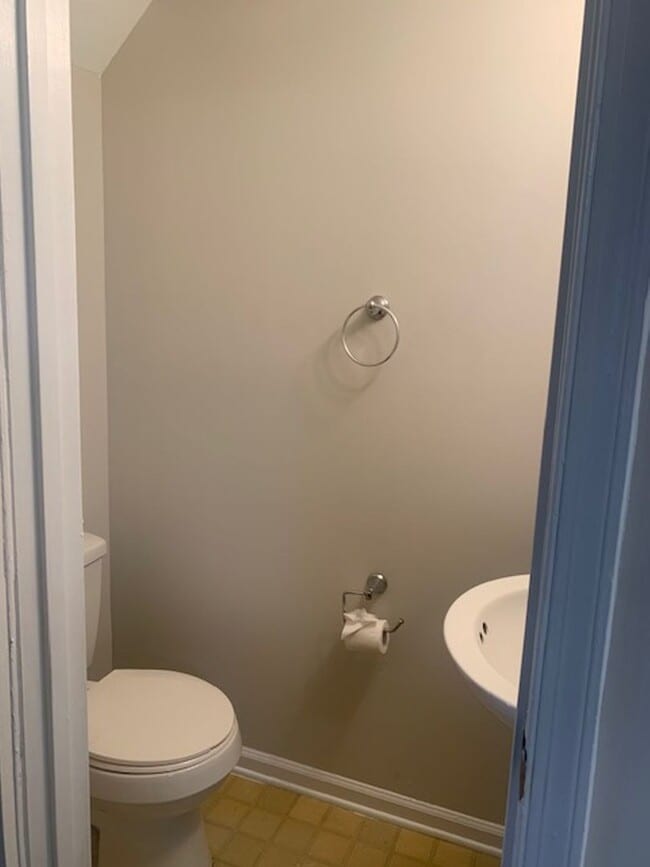 Building Photo - 3 Bedroom Townhome - Glen Burnie