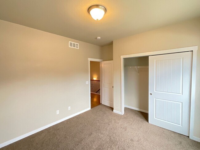 Building Photo - 4 Bedroom Home Available Near Woodmoor Dr ...