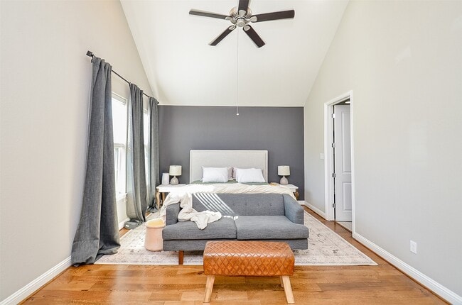 Building Photo - 1223 W 19th St