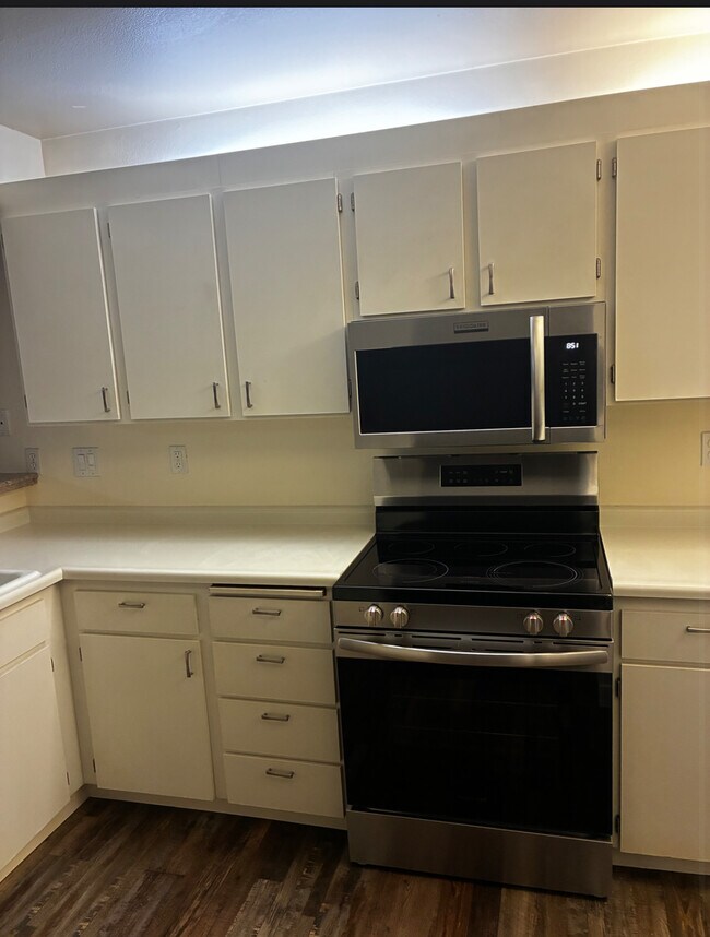 Building Photo - 5064 Foothills Dr