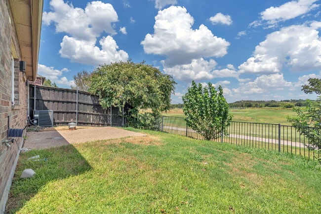 Building Photo - 9129 Cottonwood Village Dr