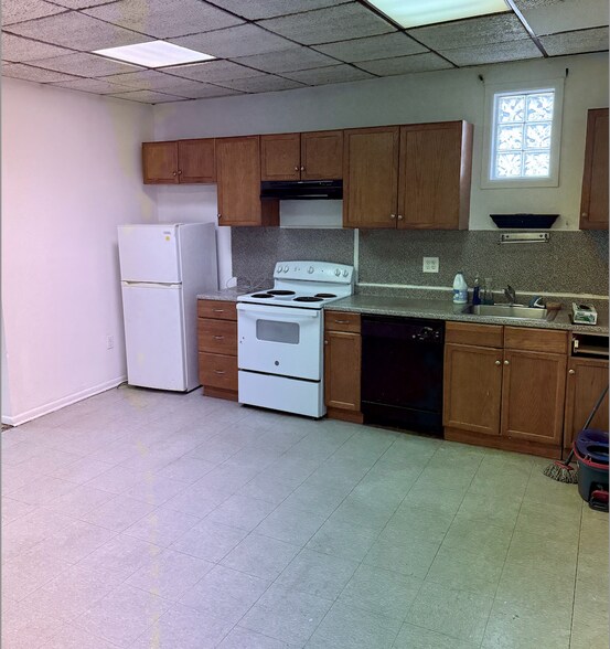 Building Photo - 831 King Georges Rd