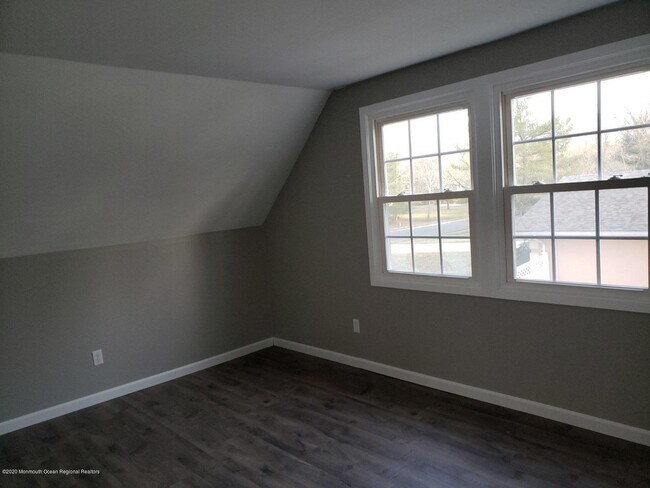 Building Photo - 5 Woodford Ln