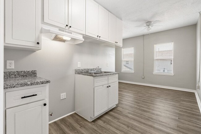 Building Photo - 2205 Galveston Rd