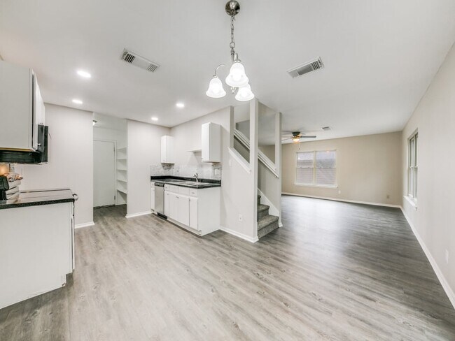 Building Photo - 6722 Badger Pass Dr