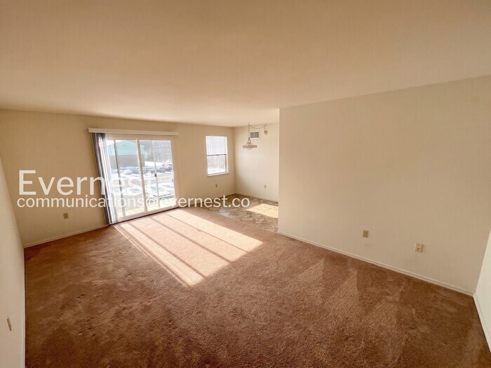 Building Photo - 12916 N Cresap St