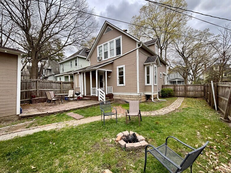 Building Photo - 208 E Northwood Ave