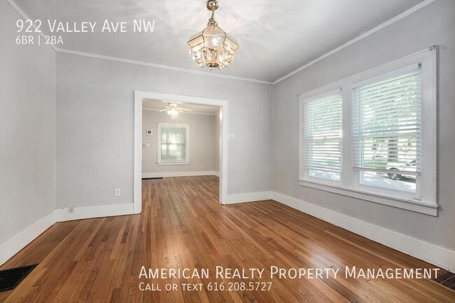 Building Photo - 922 Valley Ave NW