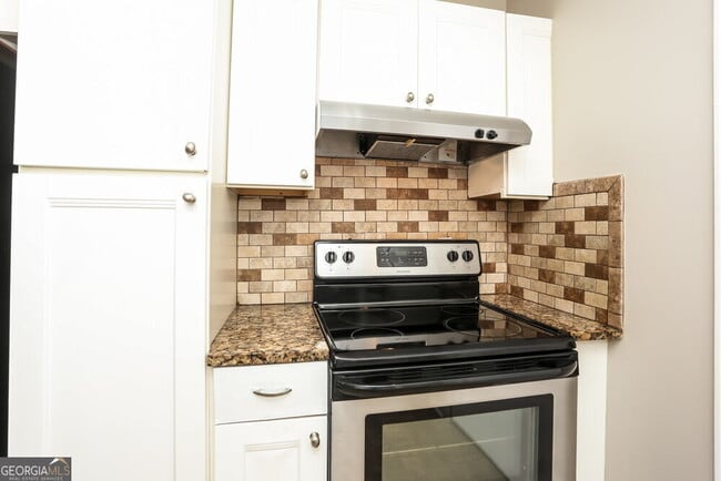 Building Photo - 2609 Farn Dr