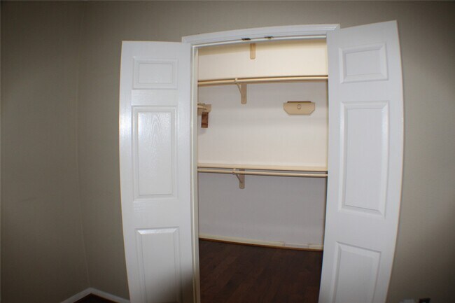 Building Photo - 642 Avery Dr