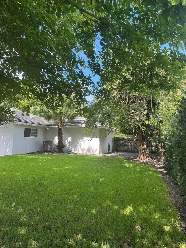 Building Photo - 16601 SW 92nd Ave